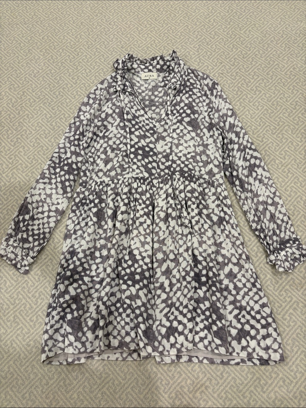 Aura Gray & White Printed Long-Sleeve Casual Dress